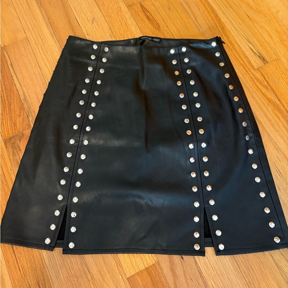 Adorable black leather mini skirt
